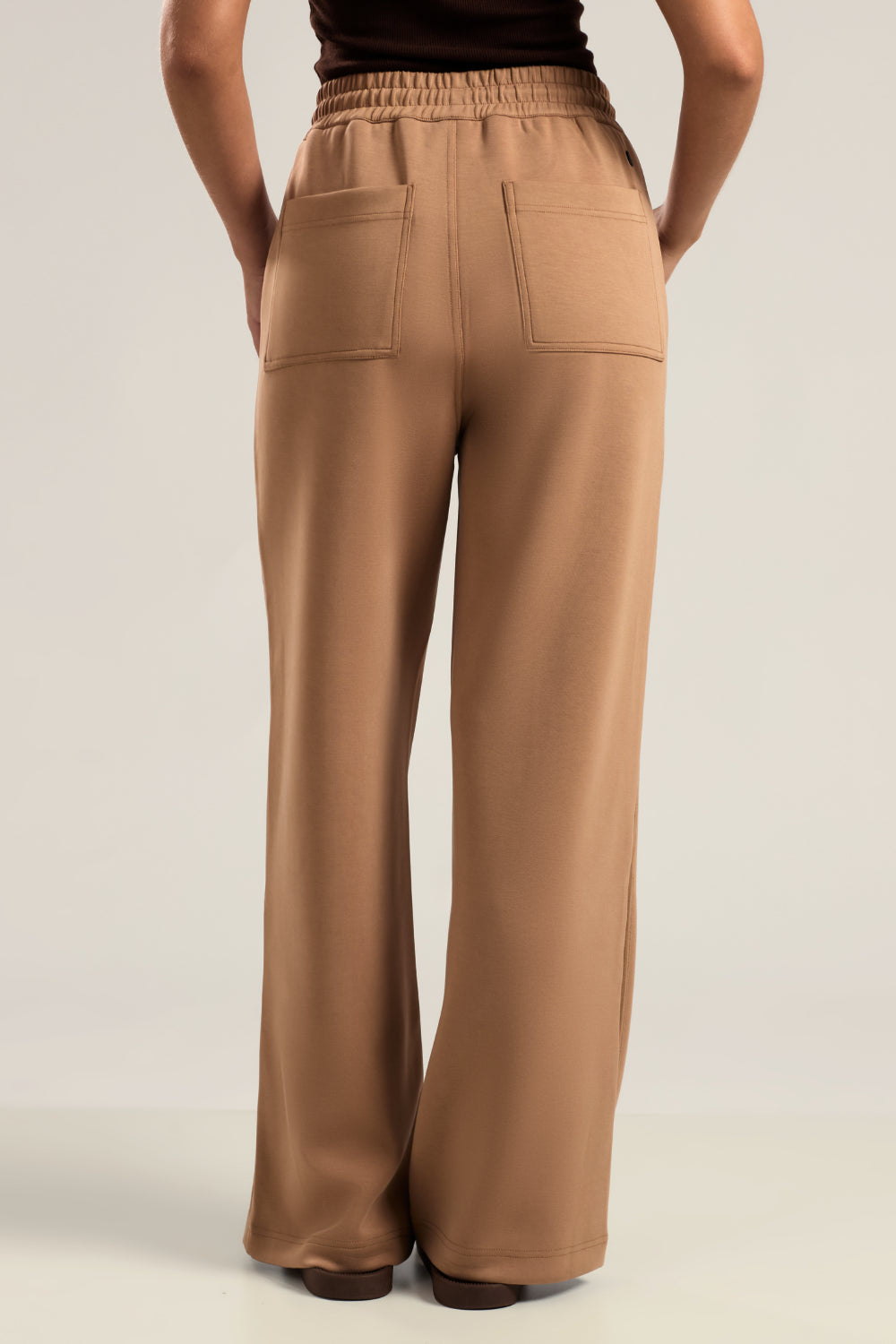 CALÇA WIDE SCUBA CLEAN COLLECTION DARK CARAMELO