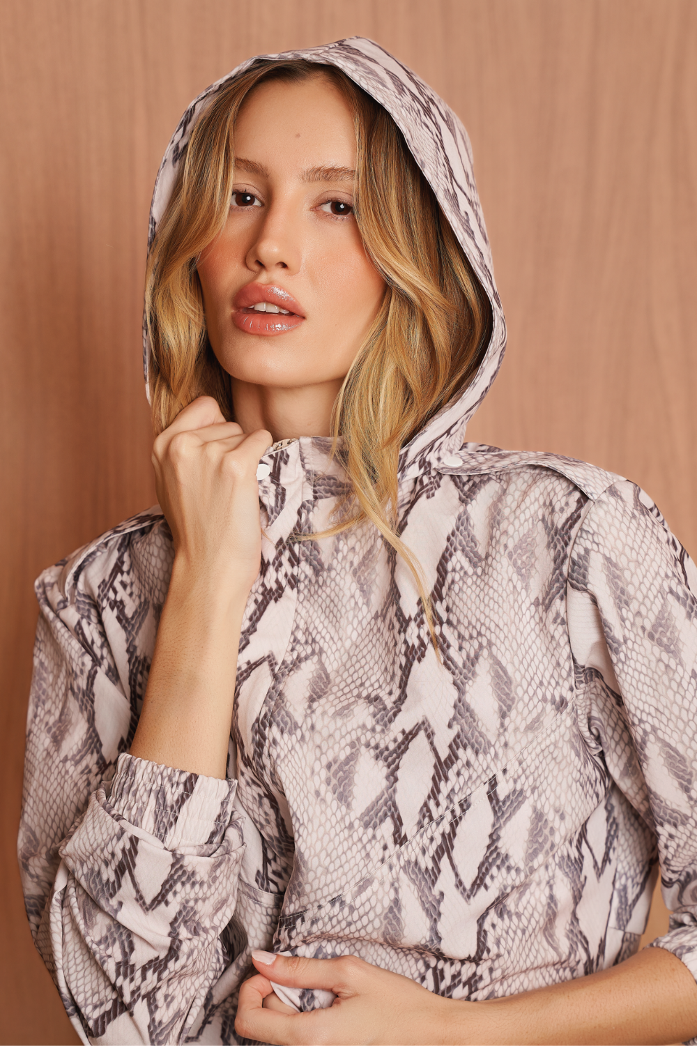 JAQUETA CORTA VENTO ANIMAL PRINT OFF WHITE