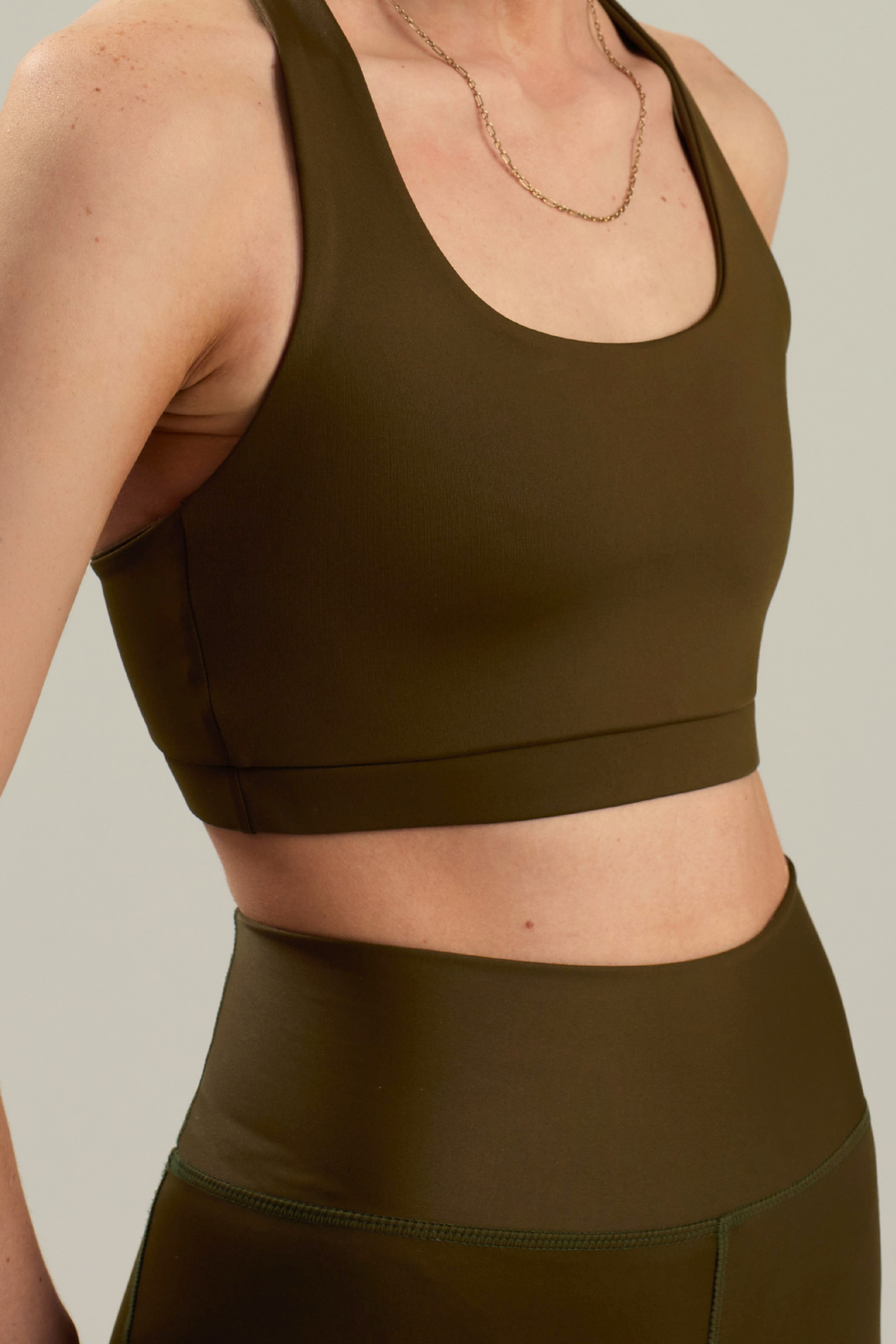 TOP NADADOR SOFT MOVE VERDE MILITAR