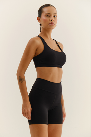 BERMUDA CURTA SOFT MOVE HIGH PRETO
