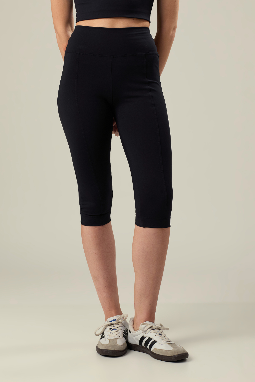 LEGGING CAPRI NEW ESSENTIALS PRETO