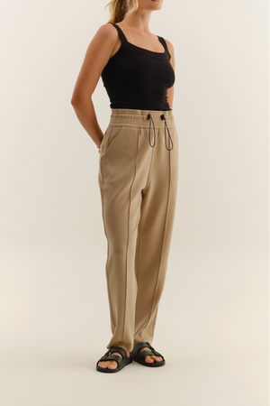 CALÇA SLIM SCUBA CARAMELO