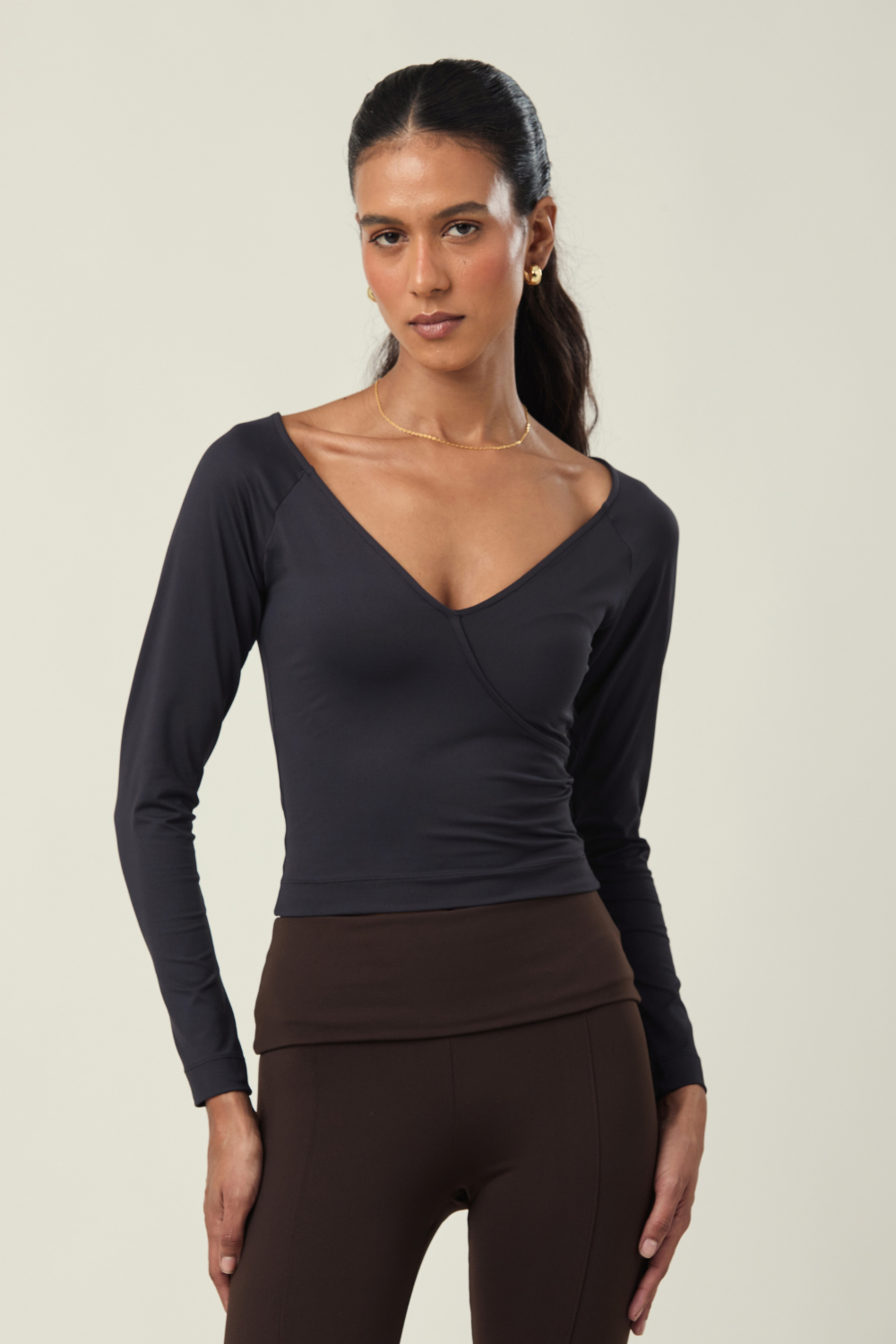 BLUSA MANGA LONGA DECOTE TRANSPASSE BY MICA PRETO