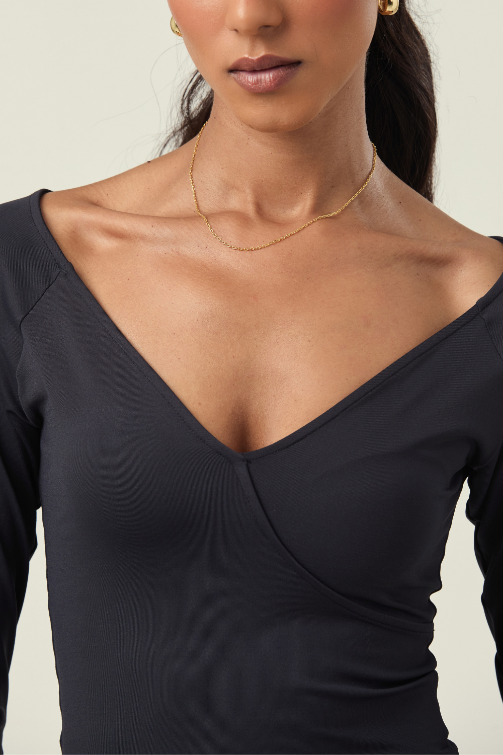 BLUSA MANGA LONGA DECOTE TRANSPASSE BY MICA PRETO