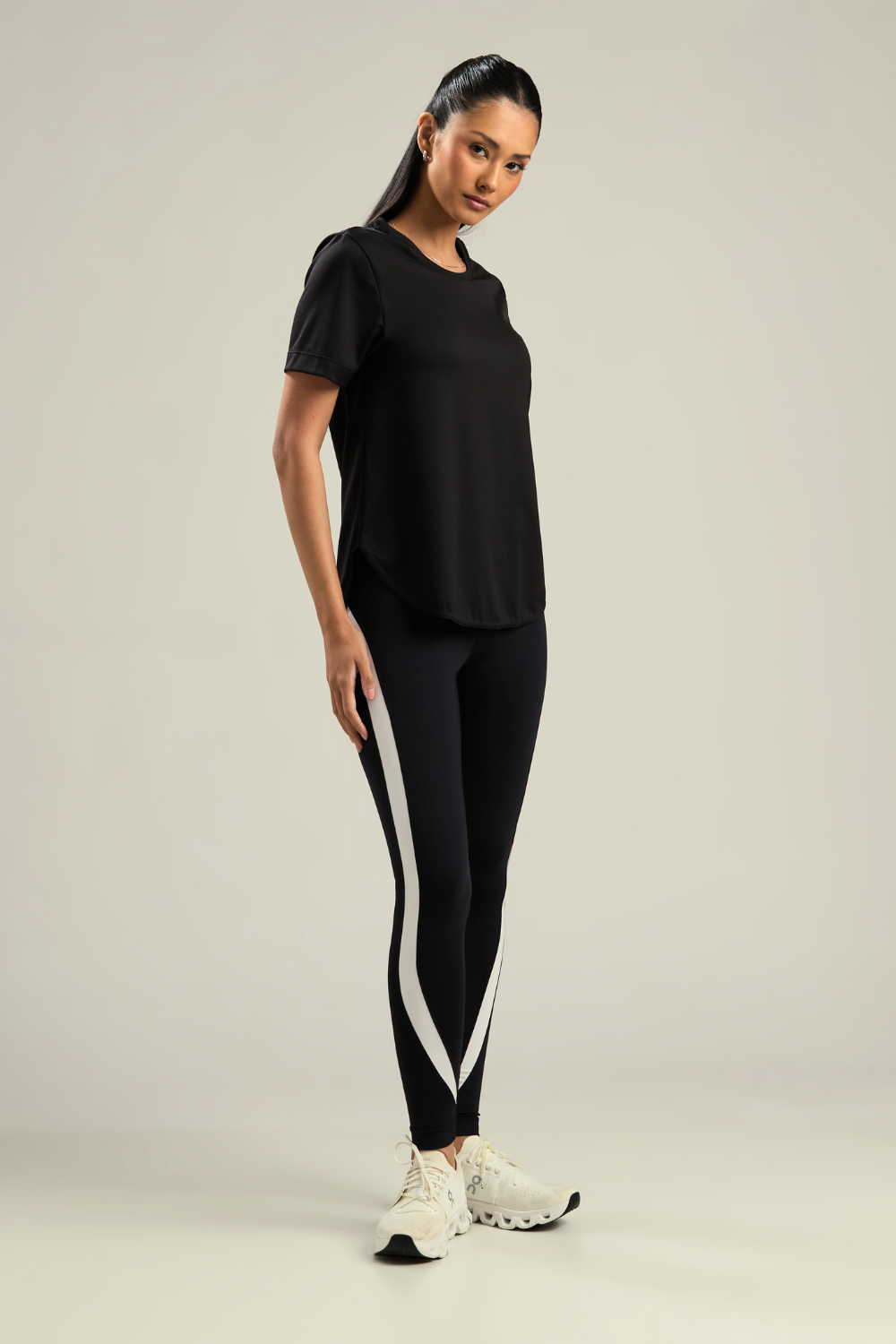 CAMISETA ARREDONDADA SOFT PRETO