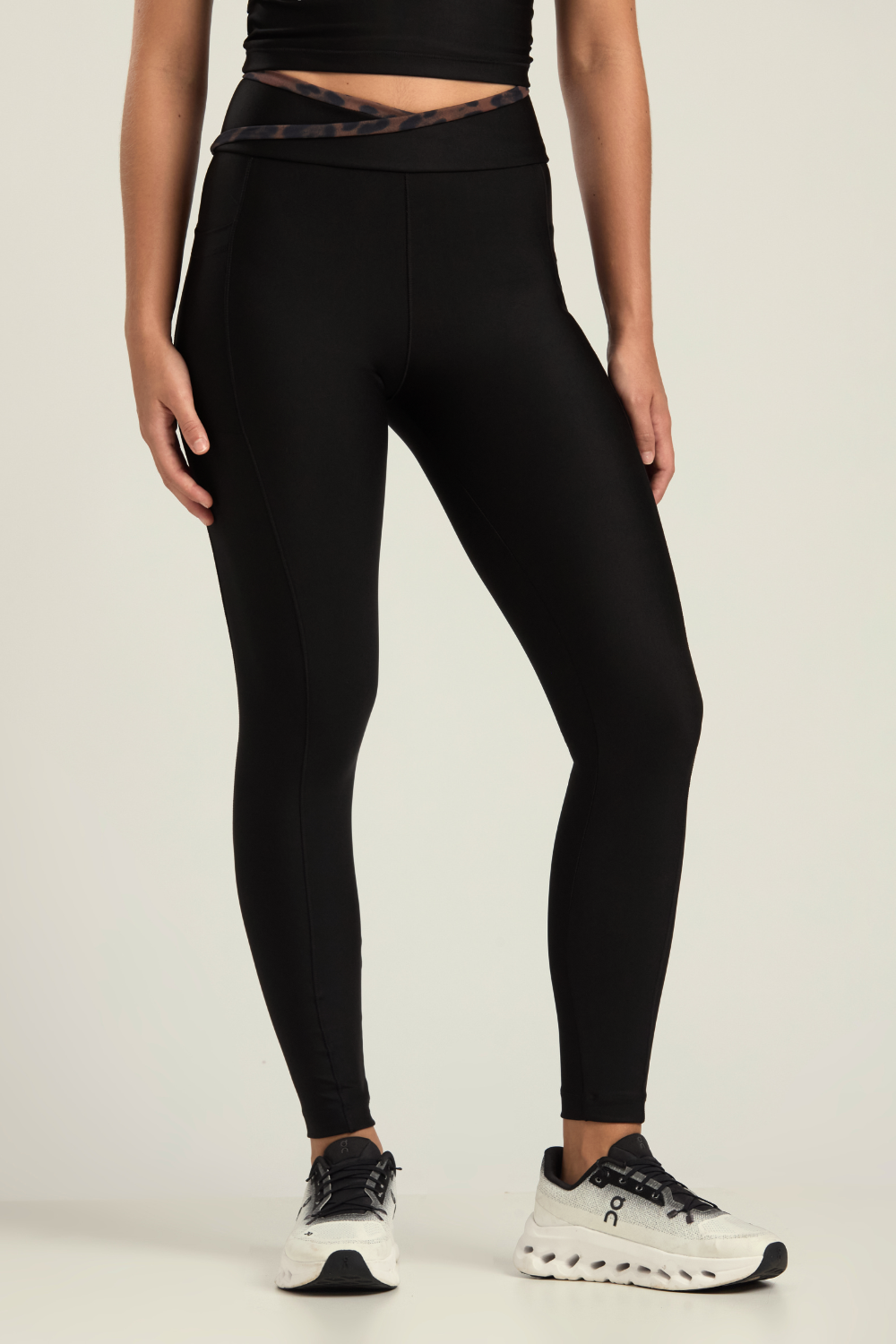 LEGGING CÓS TRANSPASSE ANIMAL PRINT PRETO